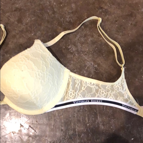 Victoria’s Secret Underwire Bra - Picture 2 of 2